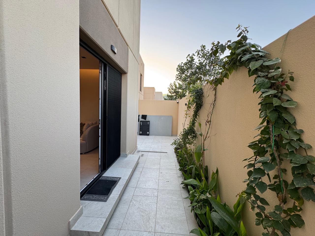 🏰 **Modern Luxury Villa | Sidra District – Roshn**    🏡 Villa C10 (Ghusoon) – Fully Independent